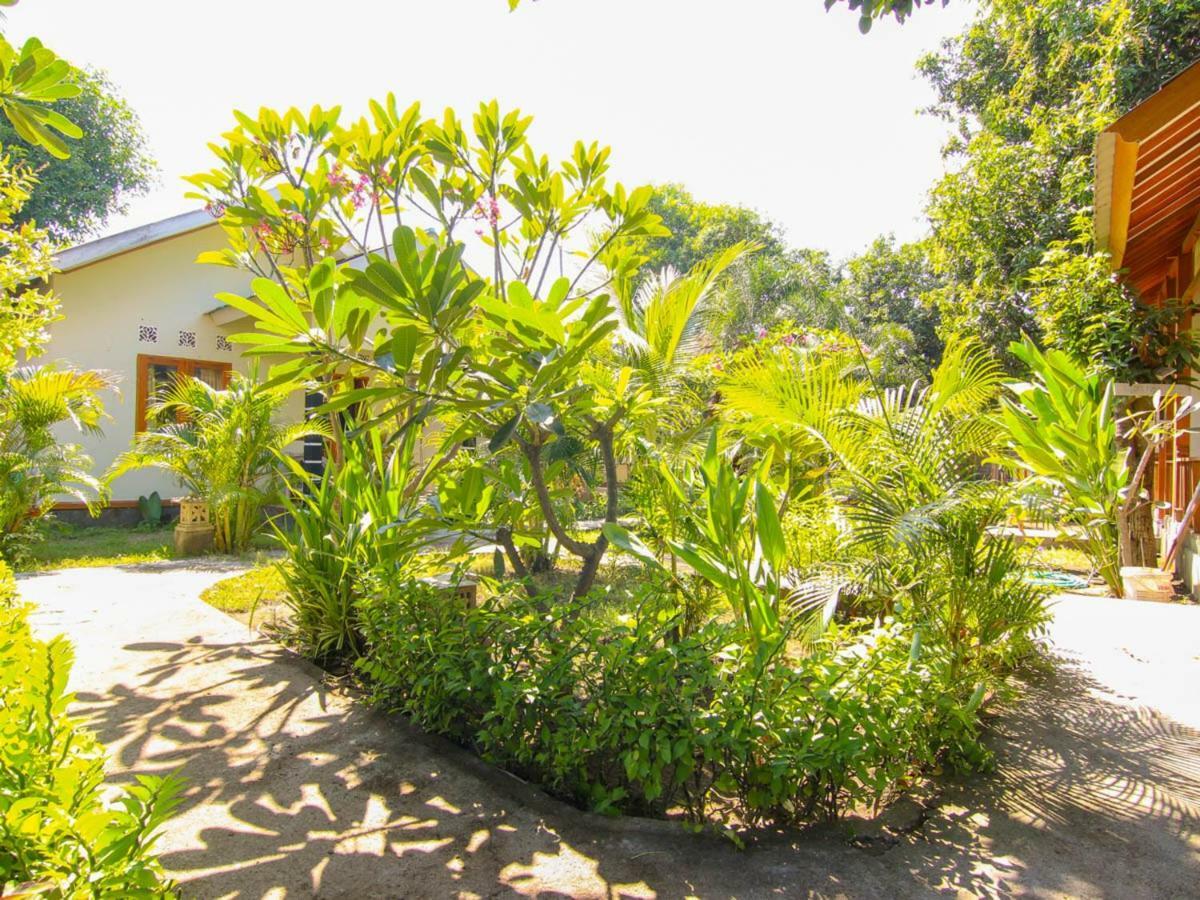 Yoland Guesthouse Gili Air Exterior foto