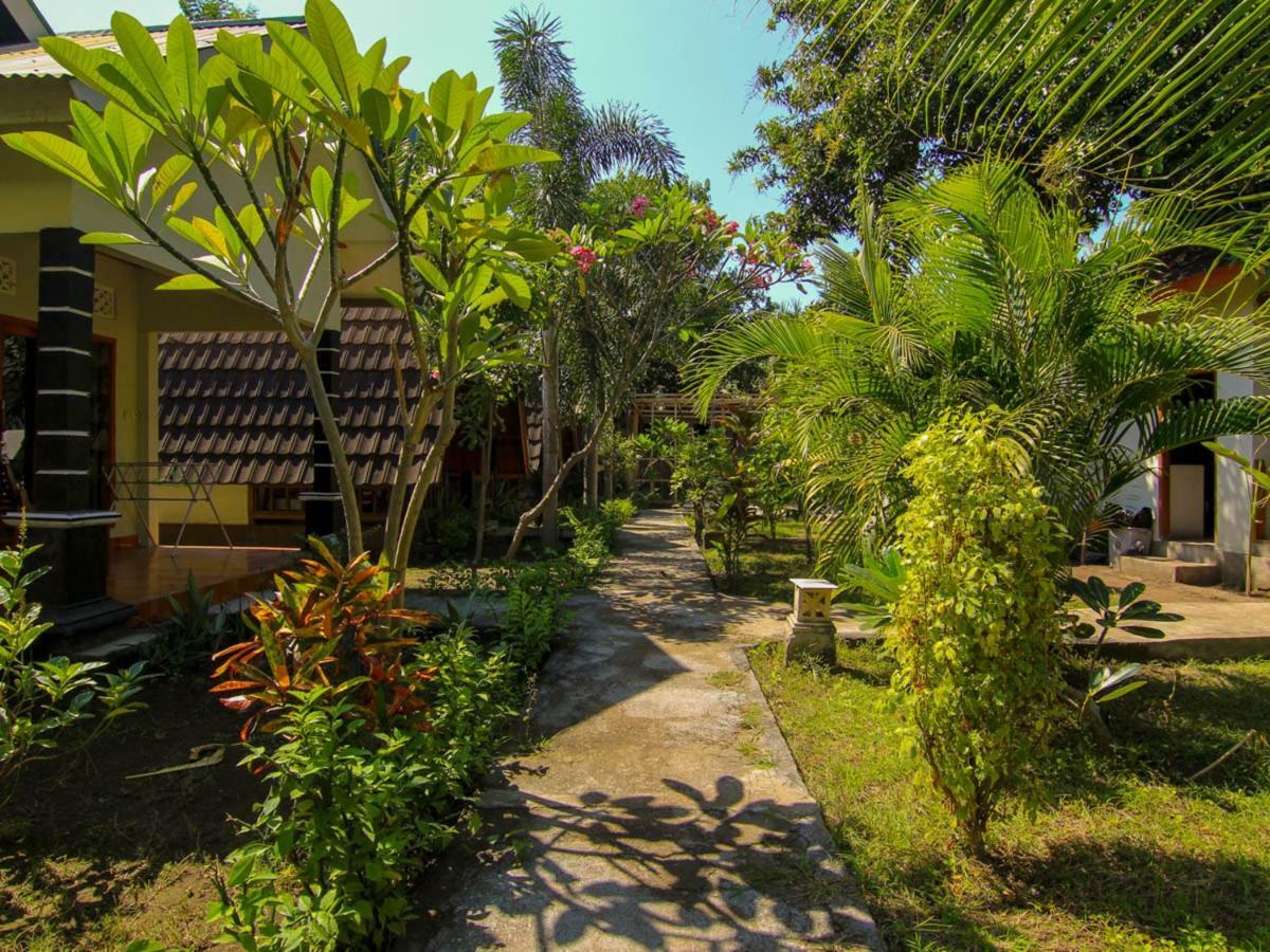 Yoland Guesthouse Gili Air Exterior foto